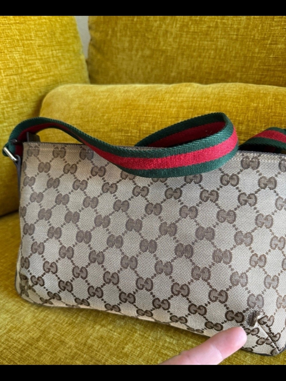 Gucci Beige GG Supreme Crossbody Bag with Green-Red Shoulder Strap - Picture 10 of 11